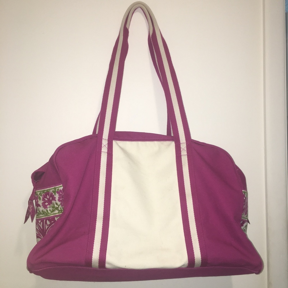 VERA BRADLEY DUFFLE BAG